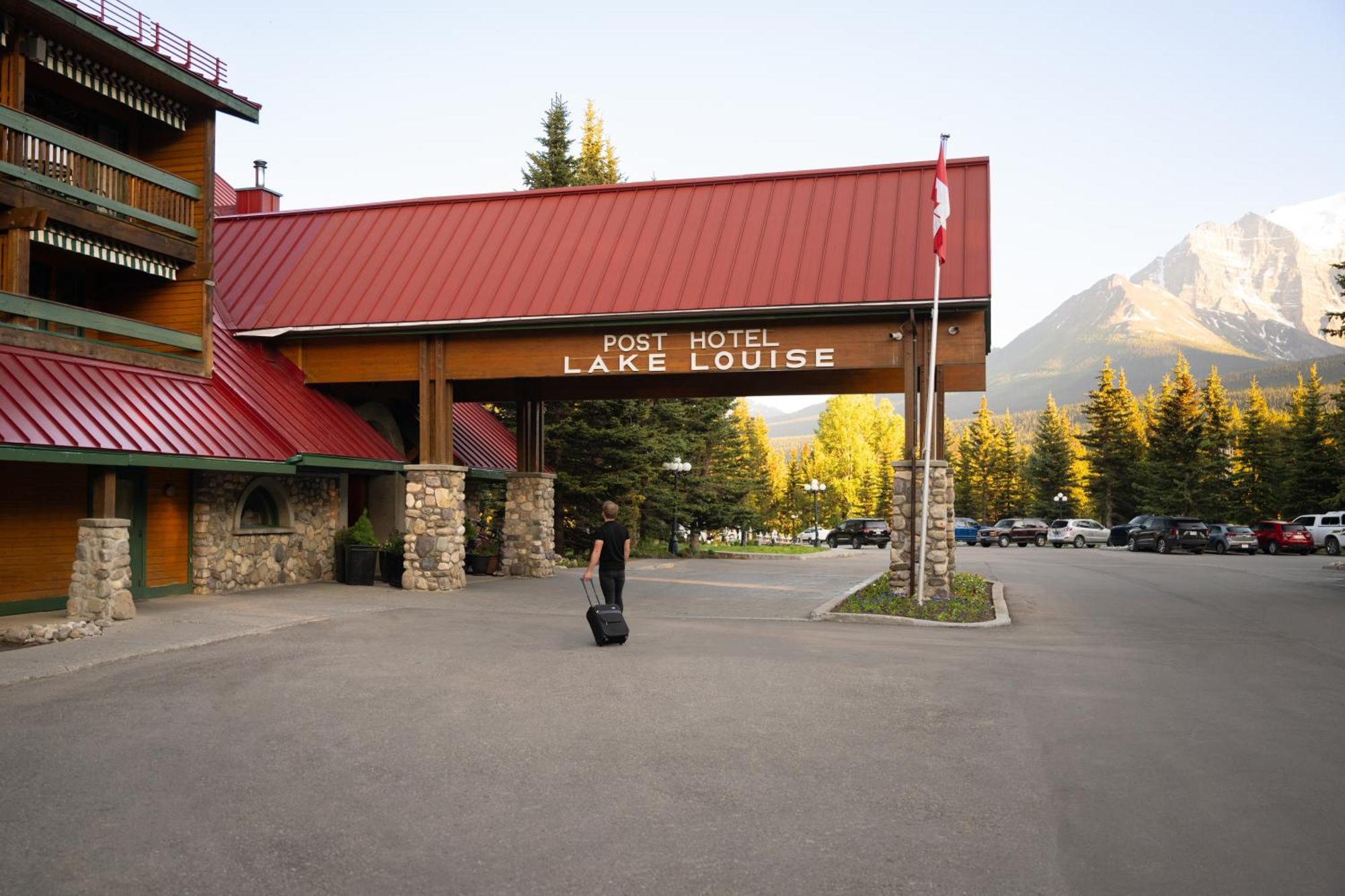 Post & Hotel
